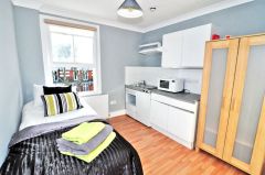 A newly refurbished bedsit, all bills & internet incl.