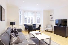 A newly refurbished 1st floor 2 bedroom 2 bathroom flat