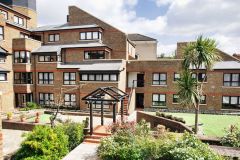 Beautiful 3 bedroom flat for short or long let in W8