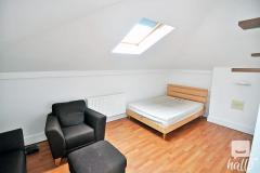 A Spacious, Fully Furnished Double Room With Bat