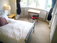 A good-sized double room in a lovely Ealing houseshare