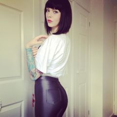 Female photographic model needed