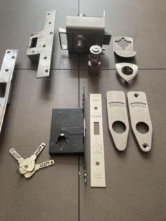 Get Fitted Banham Lock For Your Door By Skilled 